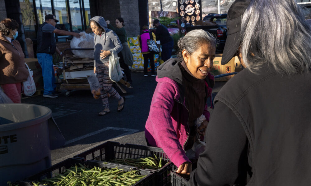 Food Forward produce distribution photographed for Capital & Main