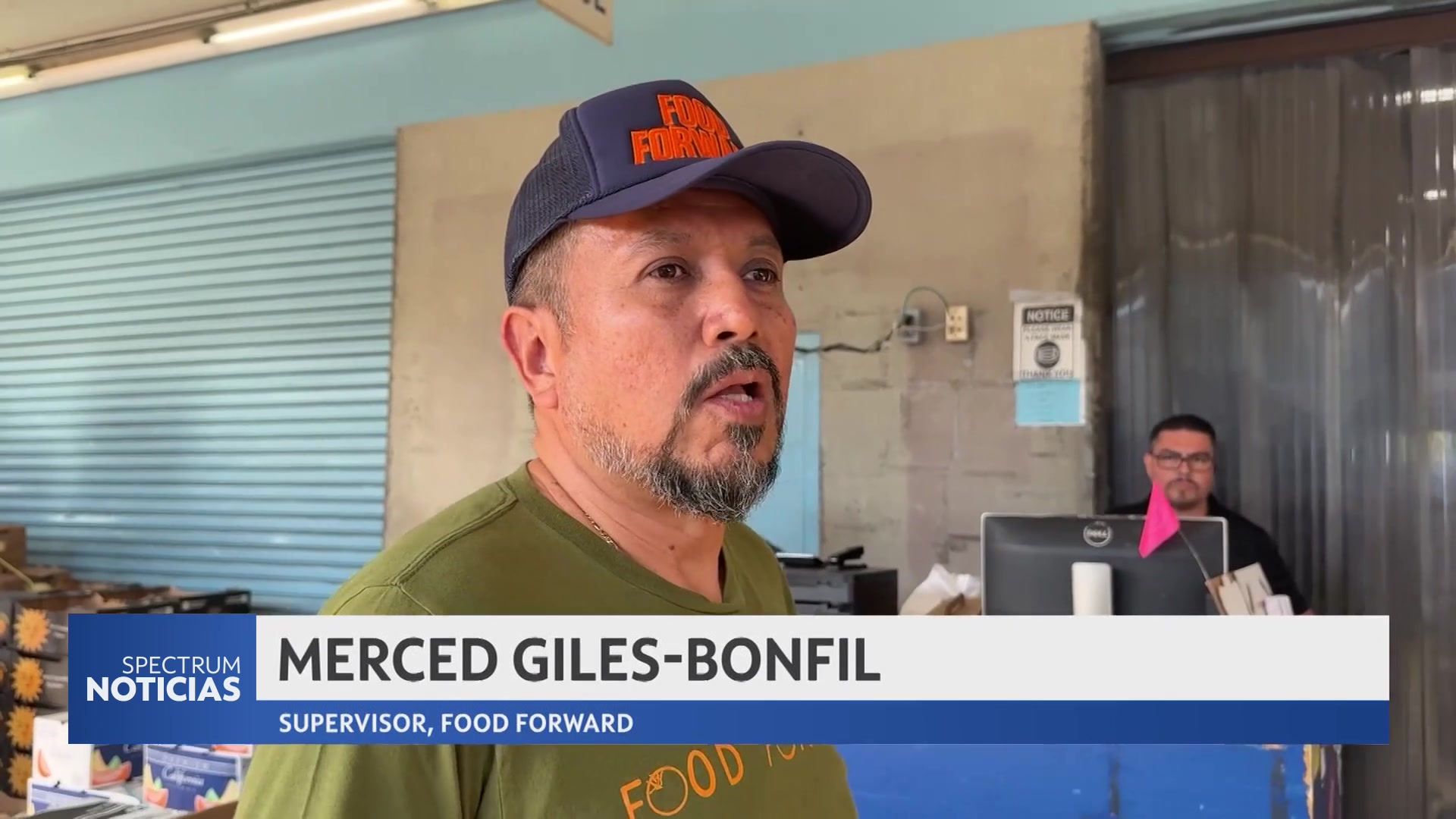 Food Forward supervisor Merced Giles-Bonfil speaking in Tania Martín's Spectrum Noticias field report